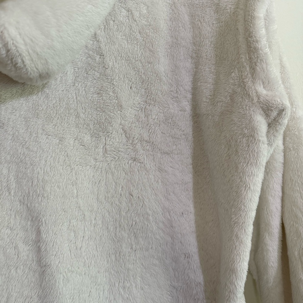 Women’s LThe North Face Women's White and Gray Teddy Jacket: adventure outdoors - Picture 9 of 14